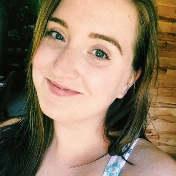 Meet your Posher, Laura - Picture 1 of 1